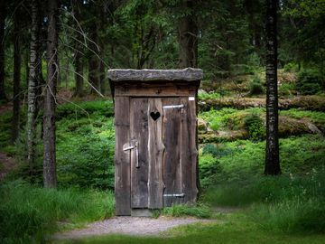 Urine-diverting dry toilets